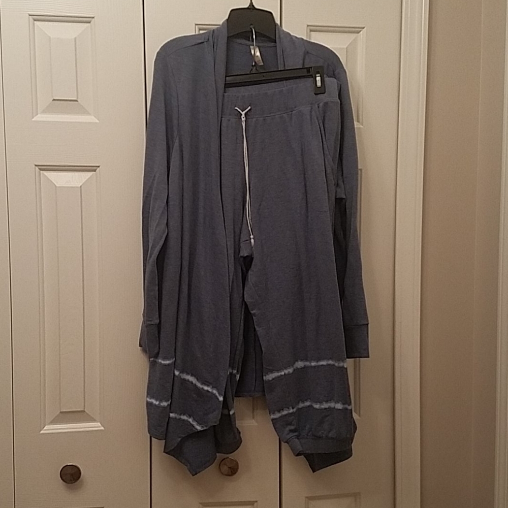 Cacique Intimates loungewear set. 18/20.